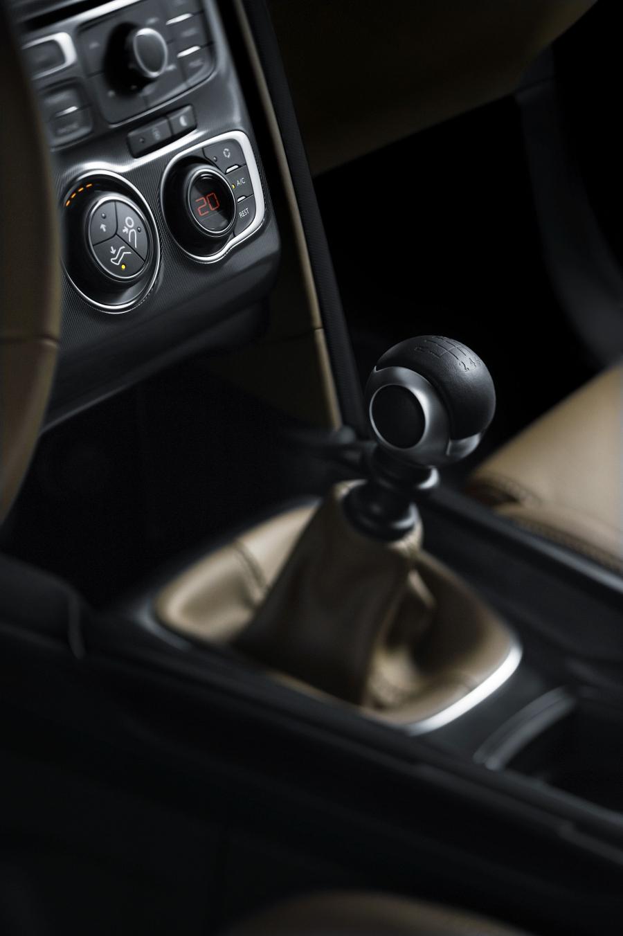  Citroen DS4 2010 года  (фото 25 из 143)